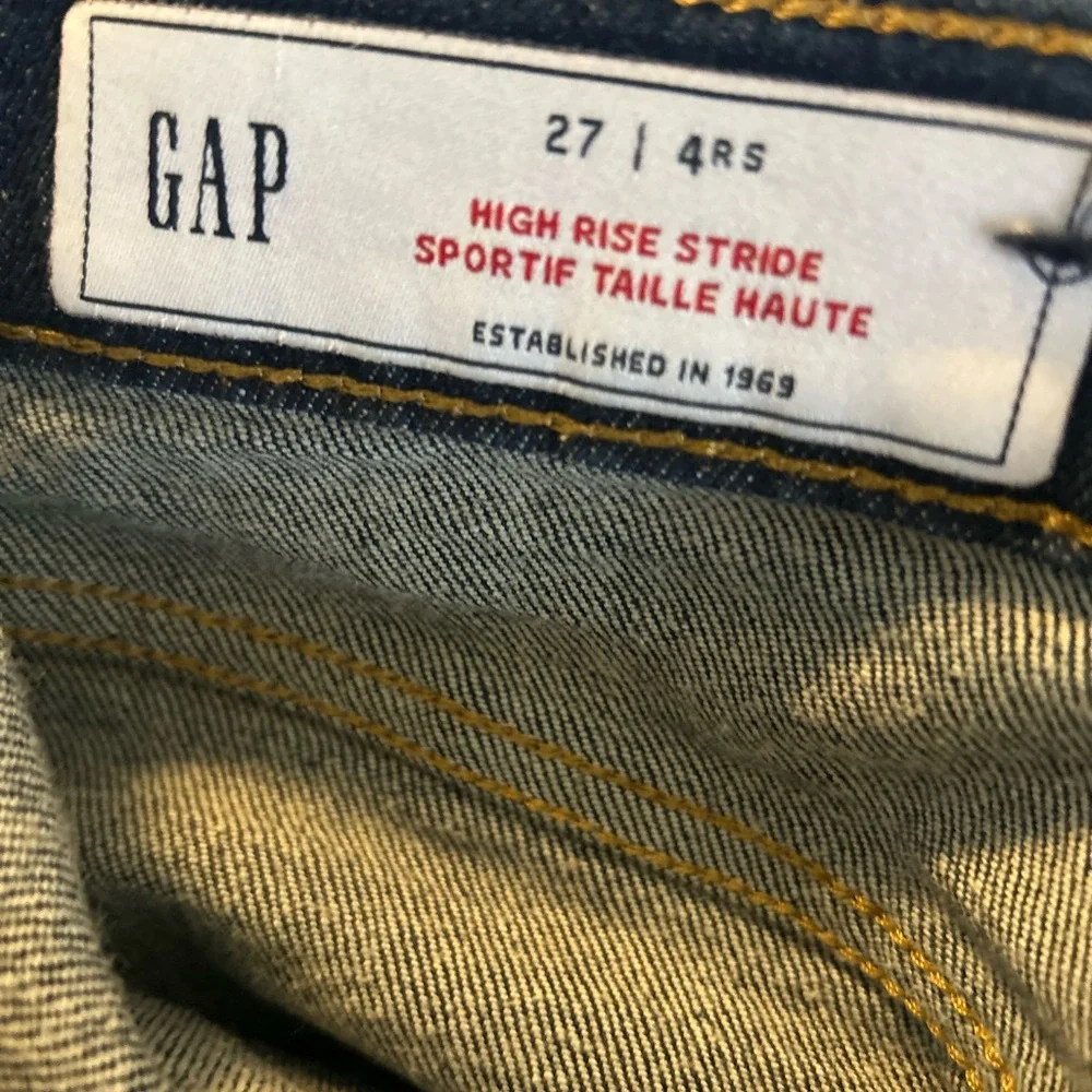 GAP High Rise Stride Jeans in Dark Blue - Picture 3 of 3